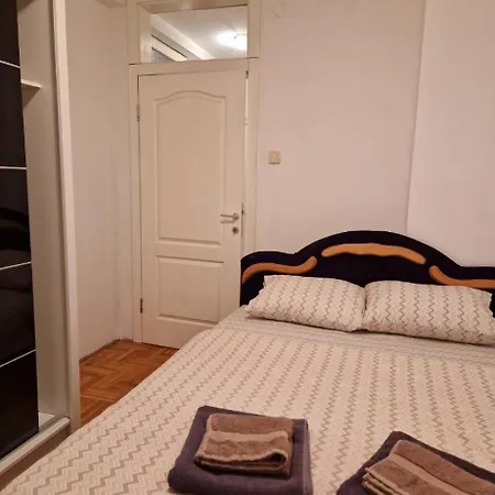 Stan Na Dan Sara * Novi Sad